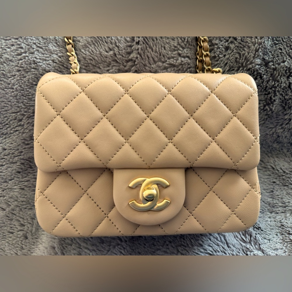 🖤SOLD🖤 Chanel Pearl Crush Mini Square Beige Lambskin